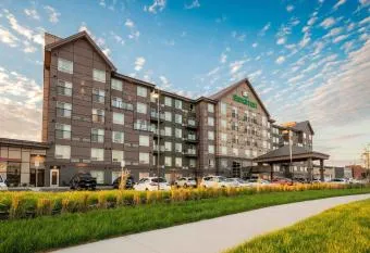 1BR Apt with King Bed & Netflix - Near Downtown! allows 18 year olds to book a room