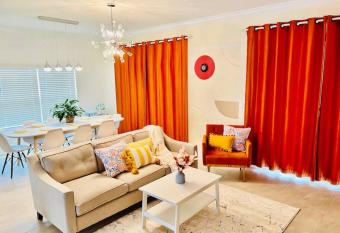 Simple and beautiful townhouse in storey lake allows 18 year olds to book a room