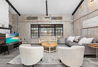 Unique, Cozy, & Spacious 5 Bed w/ Fence! has Balcony rooms