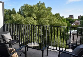 Parque Pueyrred  n allows 18 year olds to book a room