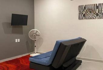 Departamento c  ntrico frente a un supermercado has Balcony rooms