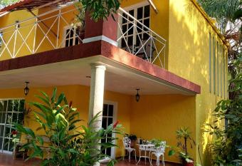 Casita de campo has rooms with a private hot tub