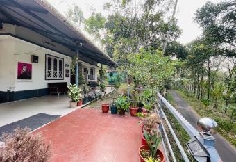 Zerah s Homestay Athirappilly - 3BHK has Balcony rooms