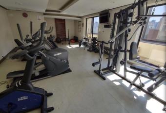 Sanches Le Premier has rooms with a private hot tub