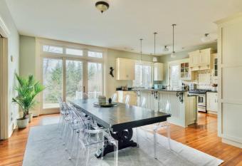 Private Home Near 3 Ski Resorts & Kaaterskills Falls Catskills NY has Balcony rooms