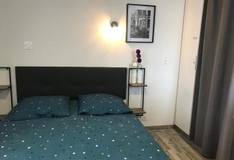 Appart OPALE rdc - parking gratuit- Netflix allows 18 year olds to book a room