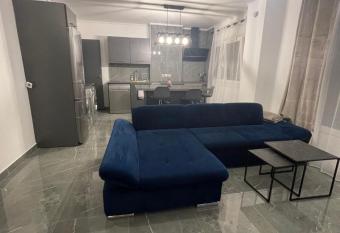 Magnifique appart refait    neuf has Balcony rooms