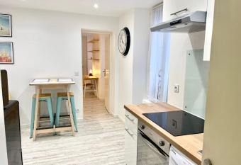 30m2# Insead#BESTOFBLO5 allows 18 year olds to book a room