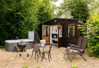 Copperbeech - Luxury Holiday with Private Hottub has rooms with a private hot tub