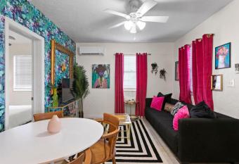 Bayside Safari 1bed 1 bath apartment has Balcony rooms