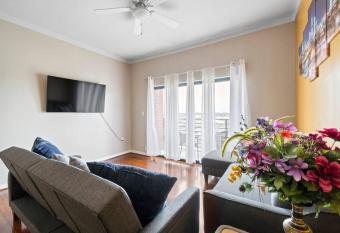 Cozy Condo @ Charlotte NC! w/Pool- Walk to Uptown has Balcony rooms