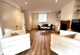 Snowdrop - Connect to the Nature in the Hot Tub has rooms with a private hot tub