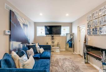 Pretty Blue Bungalow allows 18 year olds to book a room