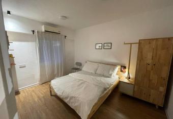 Macallum Lodge with seaview allows 18 year olds to book a room