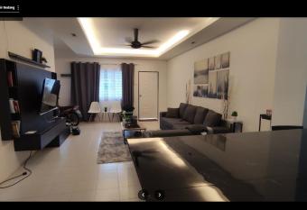 Uncle Didi Guest House Pasir Gudang has Balcony rooms