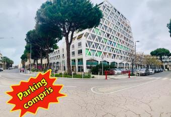 Les Appartements De Lina has Balcony rooms