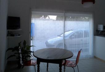 Entre Aix et Marseille allows 18 year olds to book a room