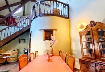 Maison Maissin has rooms with a private hot tub