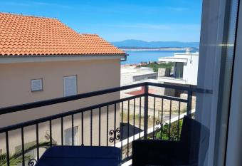 Emi2 has Balcony rooms