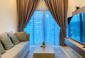 Sky Garden 2R2B 5 mins to KLCC has rooms with a private hot tub