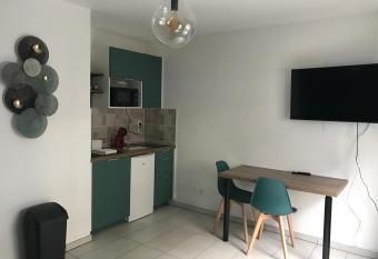 Les Cl  mentaines Lyon-Villeurbanne allows 18 year olds to book a room