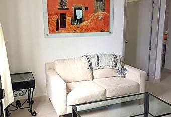 Un punto- 2 Bedroom Apartment allows 18 year olds to book a room