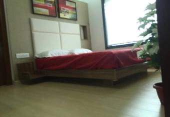 Fully furnished 3bhk Apartment has Balcony rooms