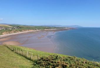 Normsy Place - Beside the Sea with Fell Views allows 18 year olds to book a room