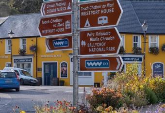 Town Centre Apartment has Balcony rooms