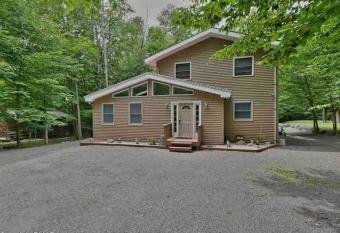 New 3 Bears Lodge close to Kahalari and Camelback! has Balcony rooms