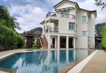 Retreats @Balik Pulau with private swimming pool and basketball court has Balcony rooms