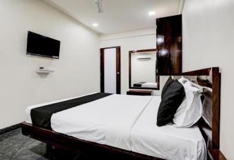 Hotel Mood Lodging & Boarding allows 18 year olds to book a room