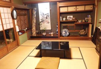 Traditional Japanese House with beautiful garden allows 18 year olds to book a room