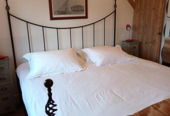 The Bothy - Studio Oak Frame Barn in Rural AONB allows 18 year olds to book a room