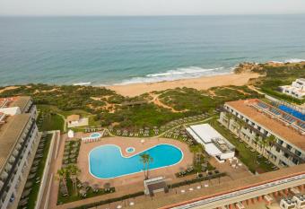 Ilunion Calas de Conil allows 18 year olds to book a room