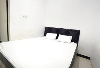OYO 92100 Kost Biru allows 18 year olds to book a room