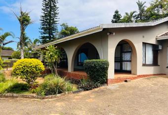 Ezrom Bright Holiday Home has Balcony rooms