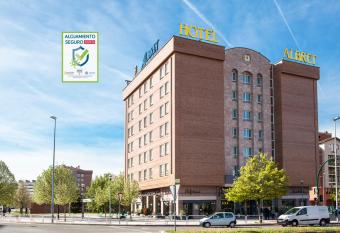 Hotel Albret allows 18 year olds to book a room