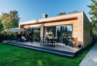 Kowloon allows 18 year olds to book a room