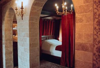 LA SALLE DES SORTIL  GES has Balcony rooms