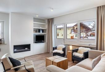 Haus Excelsior Top 15 has Balcony rooms