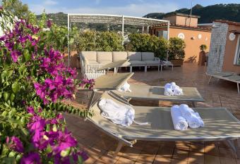 The Rooftop Terrace b&b has Balcony rooms