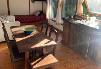 Caba  a Bariloche Lodge 2 has rooms with a private hot tub