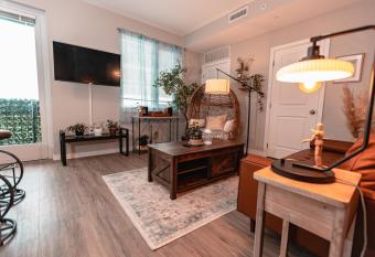 Stylish Pet Friendly Space w Balcony, Gym, Pool has Balcony rooms