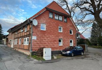 Zwei Eichen Gadenstedt allows 18 year olds to book a room