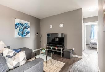 2BR Apartment- Near DT Hamilton with Netflix has Balcony rooms