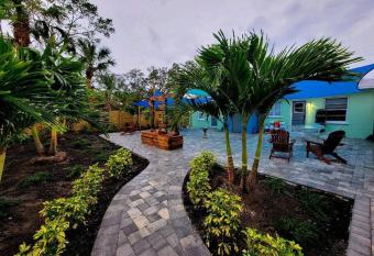 Hip Oasis in the Heart of EGAD 585 has Balcony rooms