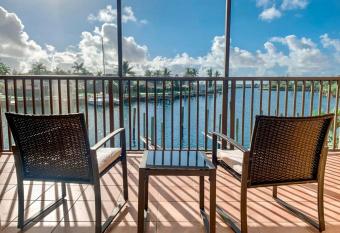 Relaxing Ocean View Condo has Balcony rooms
