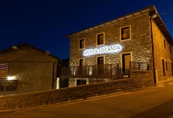 Antica Locanda Bonfiglio has rooms with a private hot tub