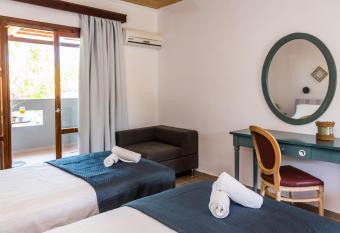 Mouria 2 has Balcony rooms